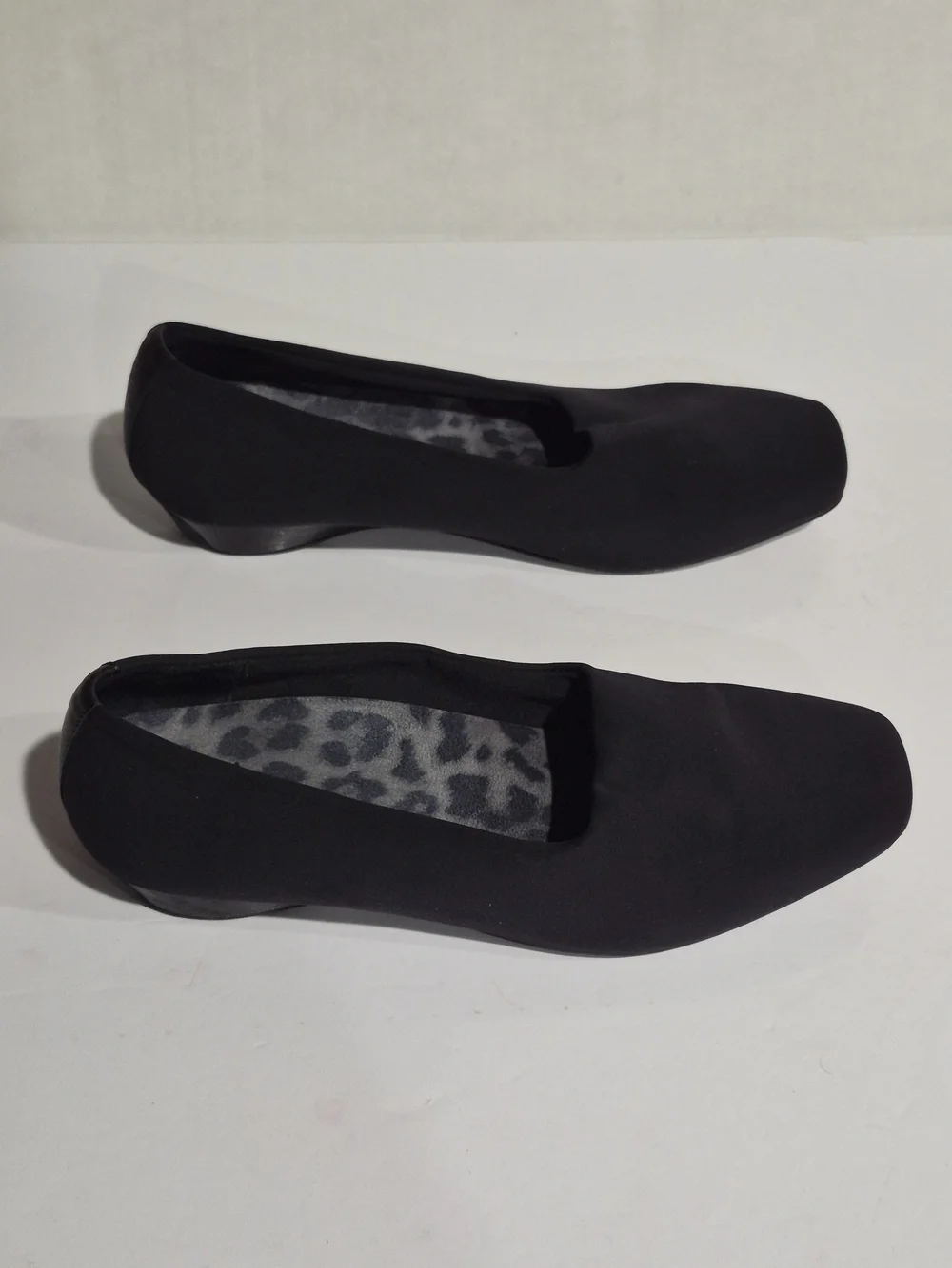 Vionic Women's Black Slip-On Flats Size 11